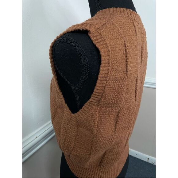 Dazy-Less Textured Knit V-Neck Sweater Vest Size Large - Picture 3 of 8